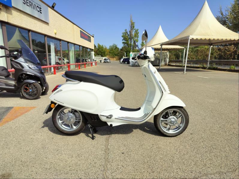 VESPA PRIMAVERA 50 ELETTRICA - Mars 2024